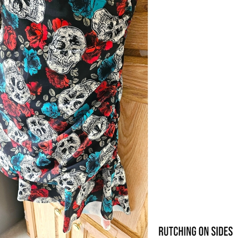 TORRID 3X Vintage Gothic Multi-Color 🌹 SKULL Printl Extra Long Ruched Swim Top - Picture 4 of 16